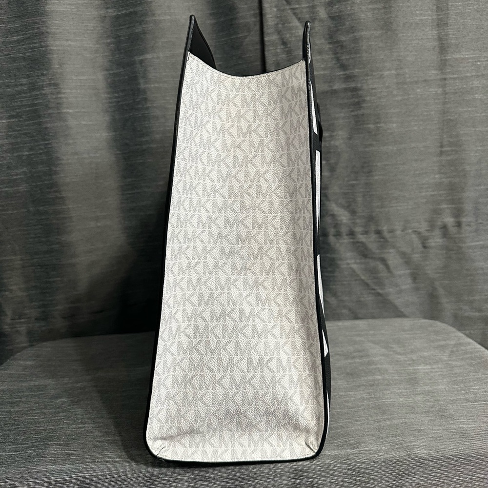 Micheal Kors Everly Tote in Black and White Multi - Picture 3 of 9